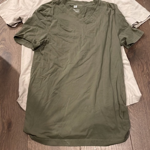 8 shirts from a variety of brands, sizes rang from small to medium, - Picture 11 of 13